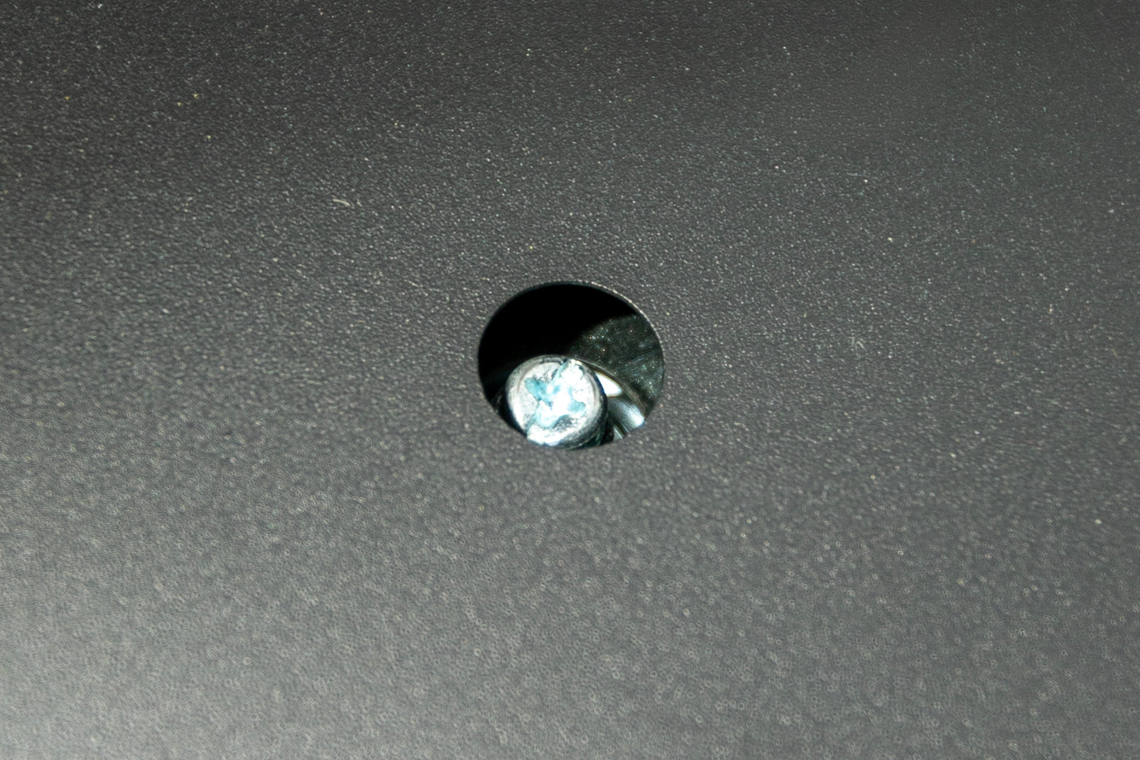 Integrated Internal Levelling Feet