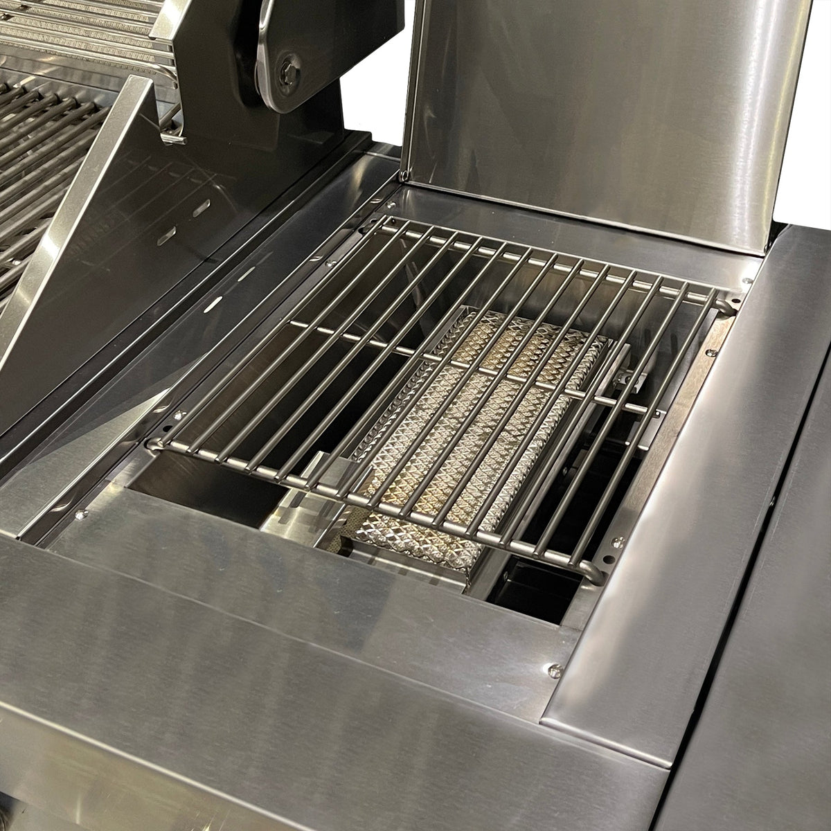 Draco Grills Z650 Deluxe 6 Burner Stainless Steel Barbecue with Integrated Sear Station